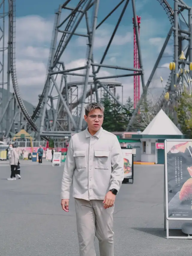 Thrilling amusement park with a Fuji view that daredevils must try!