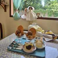 แวะพักร้อนที่ร้านไอศรีม แสนน่ารัก