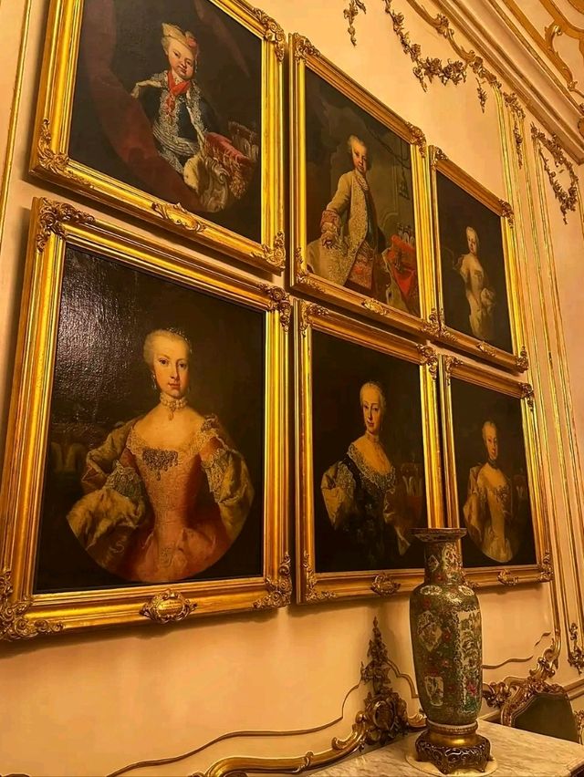 Hietzing, Vienna: Where Royal Elegance Meets Peaceful Living 👑