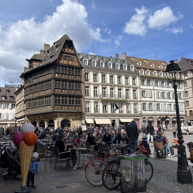 Strasbourg  เมืองสายน้ำสุดคลาสสิคแห่งฝรั่งเศส