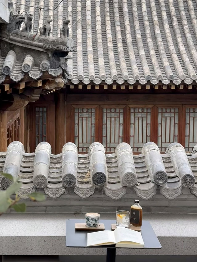 ☕ Wudaoying Hutong Rooftop Café Guide
