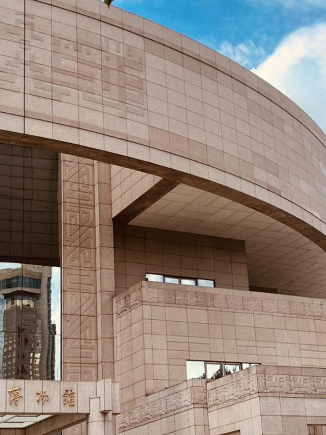 Architectural Grandeur and Engaging Exhibits Architectural Grandeur and Engaging Exhibits