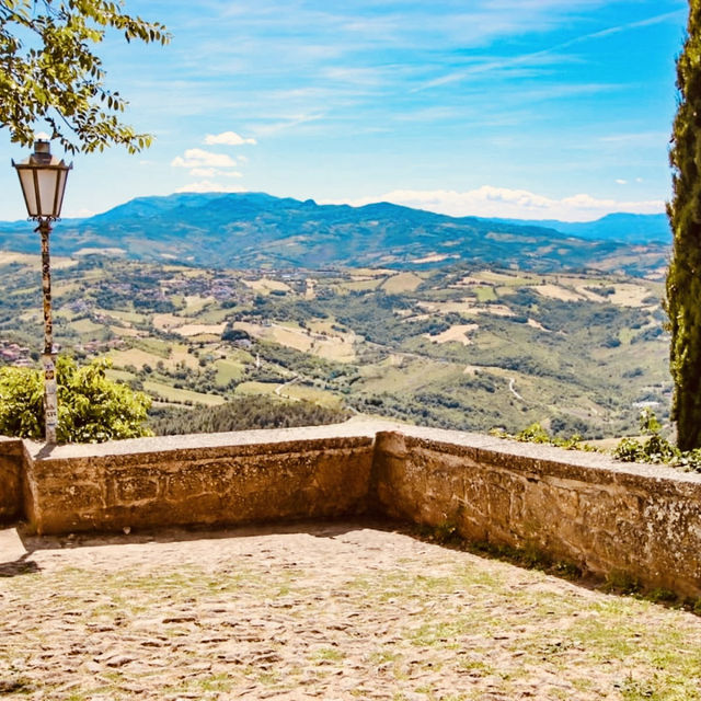 🏰 “San Marino: A Republic in the Clouds” 🇸🇲 🏰 “San Marino: A Republic in the Clouds” 🇸🇲