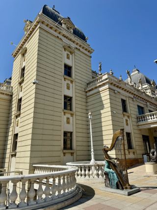 스코페: 다리, 조각상, 그리고 이야기로 가득한 발칸 도시