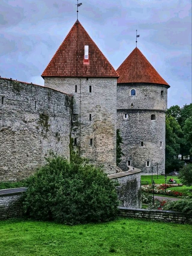 🏰 Tallinn Old Town – A Medieval Jewel of Estonia 🏰