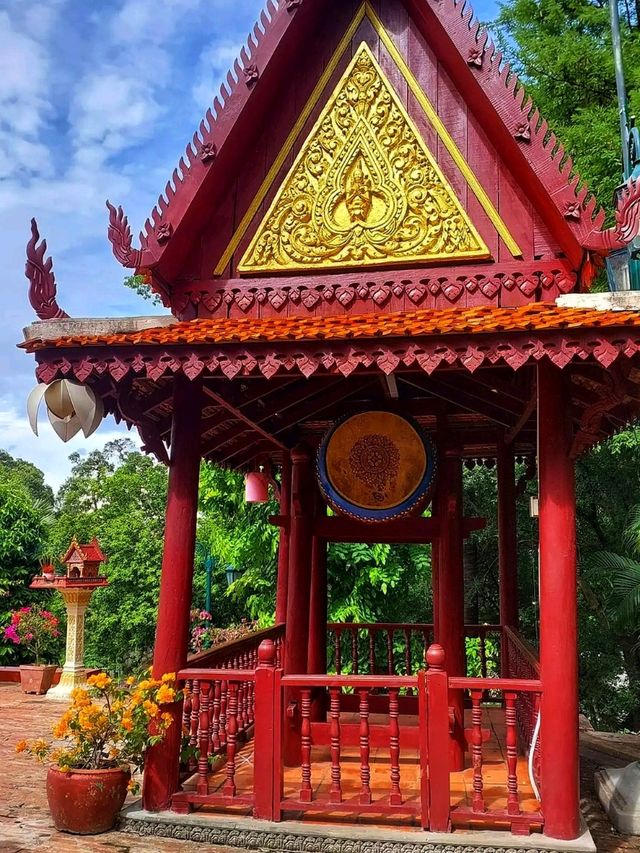 🕌 Wat Phnom – The Heart of Phnom Penh 🕌
