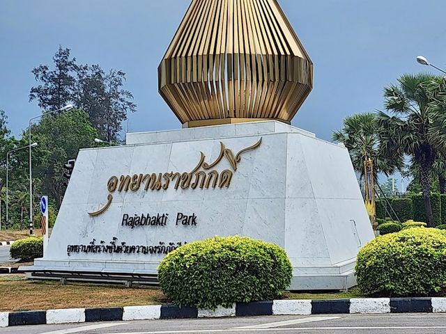 ยืนหนึ่งท่ามกลางประวัติศาสตร์ไทย 🇹🇭✨ 