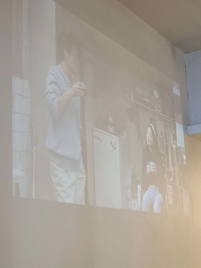 다양한 주제들의 노트들로 가득 찬 대구 교동 카페 "하우피"