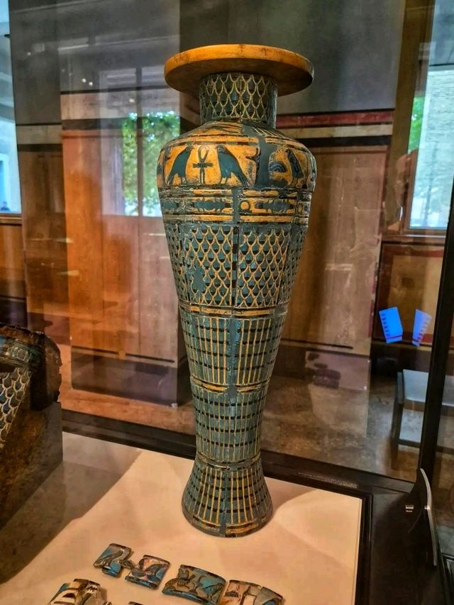 🏺 Neues Museum – Home of the World-Famous Nefertiti 🏺 🏺 Neues Museum – Home of the World-Famous Nefertiti 🏺
