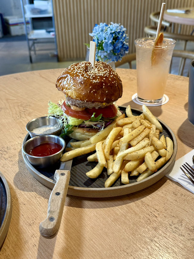葵興必試!隱世 Season. Cafe|經典美式手打漢堡+全日早餐大滿足🍔🥗 葵興必試!隱世 Season. Cafe|經典美式手打漢堡+全日早餐大滿足🍔🥗