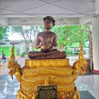 สักการะพระนาคปรกขนาดใหญ่ที่วัดแดงธรรรมชาติ