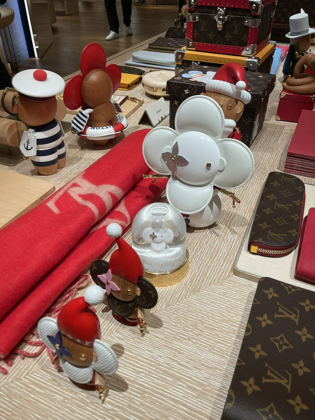 루이비통의 신상 제품을 가장 먼저 만나보세요. (With 루이호 팝업) 루이비통의 신상 제품을 가장 먼저 만나보세요. (With 루이호 팝업)