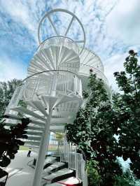  Roxy Sematan – Family-Friendly Beach Escape