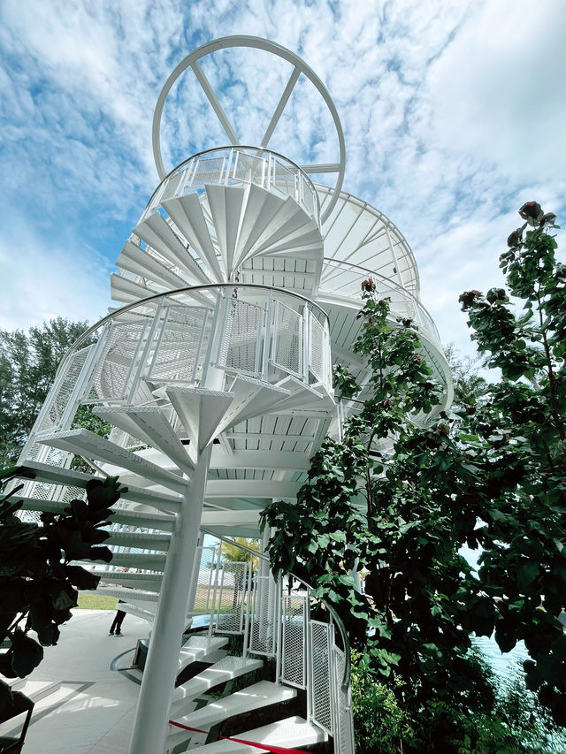  Roxy Sematan – Family-Friendly Beach Escape