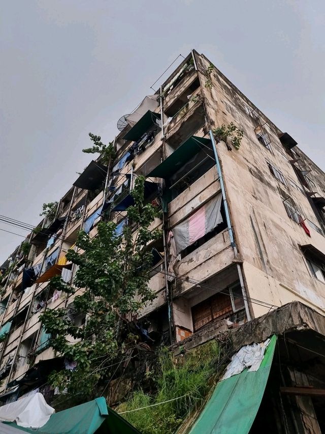 Strolling Through Old Phuket Town: Urban Vibes & Rainy Day Magic 🌧️🏍️