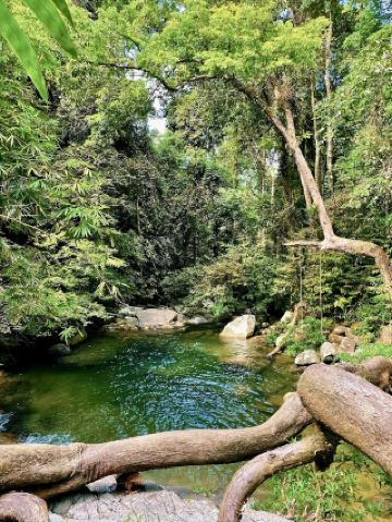 森林中的隱藏瀑布：Batu Berangkai 瀑布（Air Terjun Batu Berangkai）