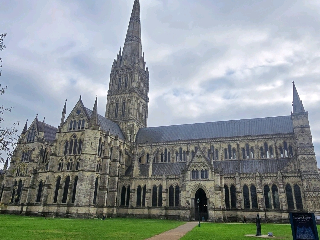 ソールズベリー大聖堂 — イギリスの壮麗な大聖堂。 | Trip.com