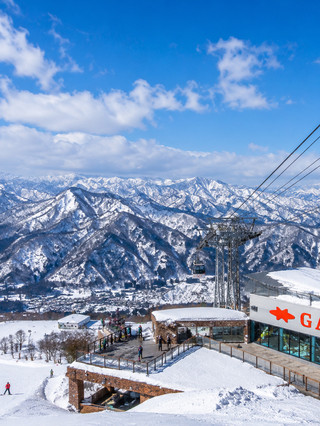 Ini kunjungan pertama saya ke Gala Yuzawa, dan harus saya akui, pemandangannya benar-benar menakjubkan! ❄️
