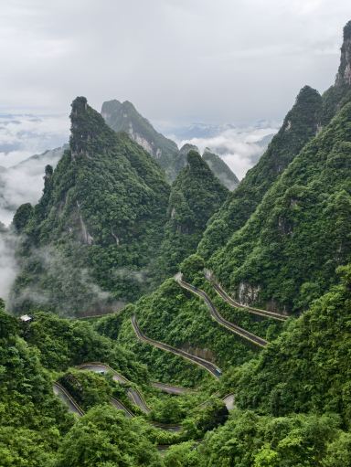 Lost deep in the clouds! Misty Tianmen Mountain, stepping into an