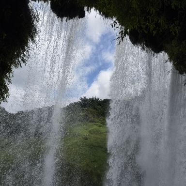 黄果樹瀑布の水簾洞を歩いて、滝の鼓動を感じてみよう！ | Trip.com