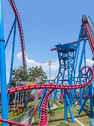 🎢 Vietnam's first Tilt Coaster just opened at VinWonders (Tilt of Thunder)