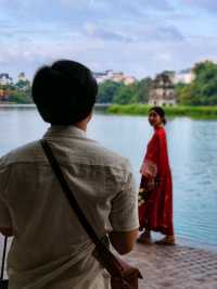 A romantic walk by the Hanoi lake 