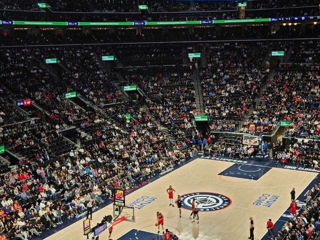 What's it like being at a Los Angeles Clippers NBA game?