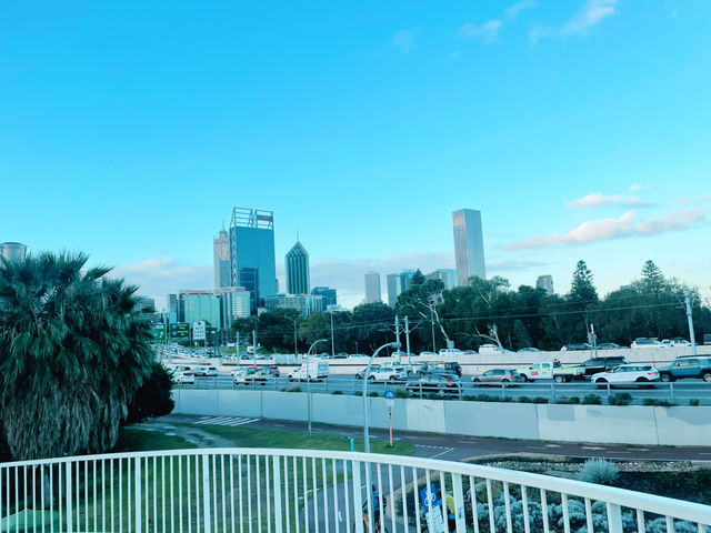 🏃‍♂️🌅 Sunrise Run Goals Along the Swan River 🏞️✨
