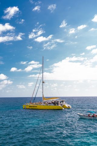 Boat and Shoreline Views on Seven Mile Beach 