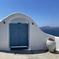 Secluded paradise in Santorini