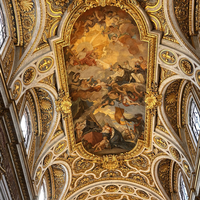 This church with elegant ceiling and designs is free to enter in Rome!