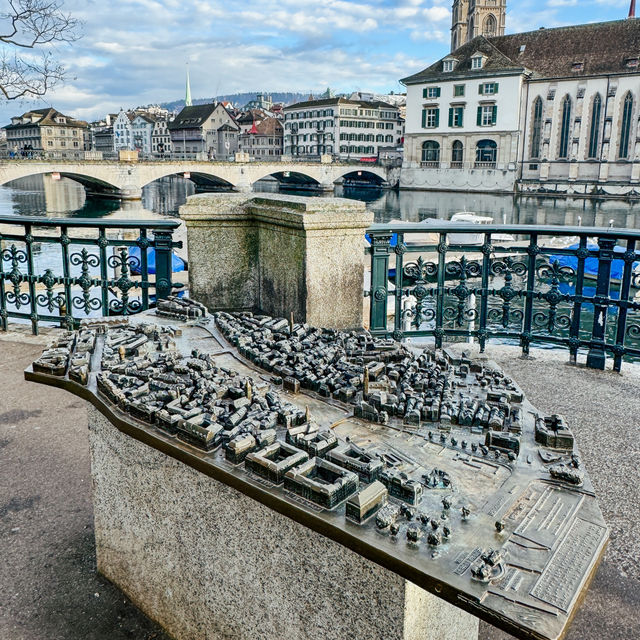 Walking through Zurich 