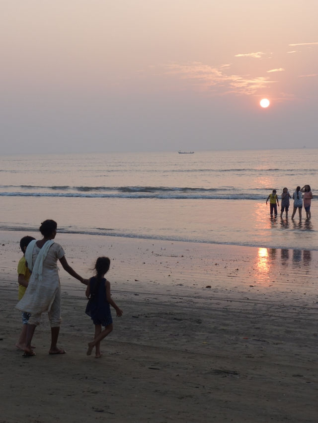 Sunset by the Beach in Goa: A Tranquil Escape