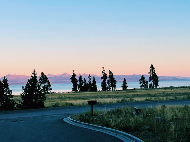 🚙 Transportation Tips for Yellowstone National Park 🏞️🧭