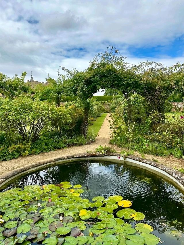 🌿 Rousham Gardens – England’s Timeless Landscape Escape