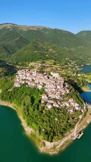 🏞️ Stone Above Still Waters – Castel di Tora, Italy
