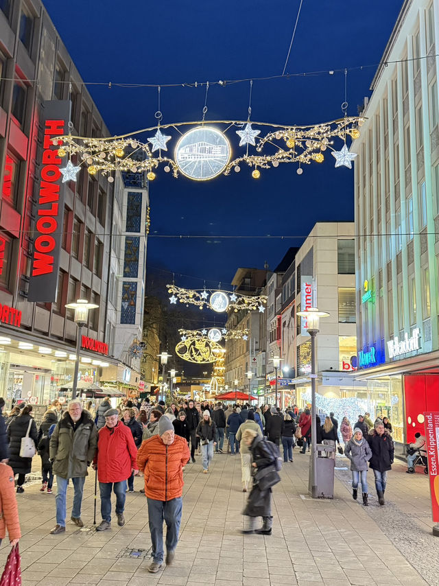 🎄✨ Essen, Germany — Where Christmas Shines Brighter Than Ever 🌟🏙️ 