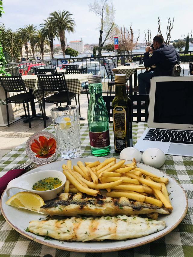 Grilled Fish and Famous Gelato: A Perfect Foodie Afternoon on Zadar’s Seaside Promenade