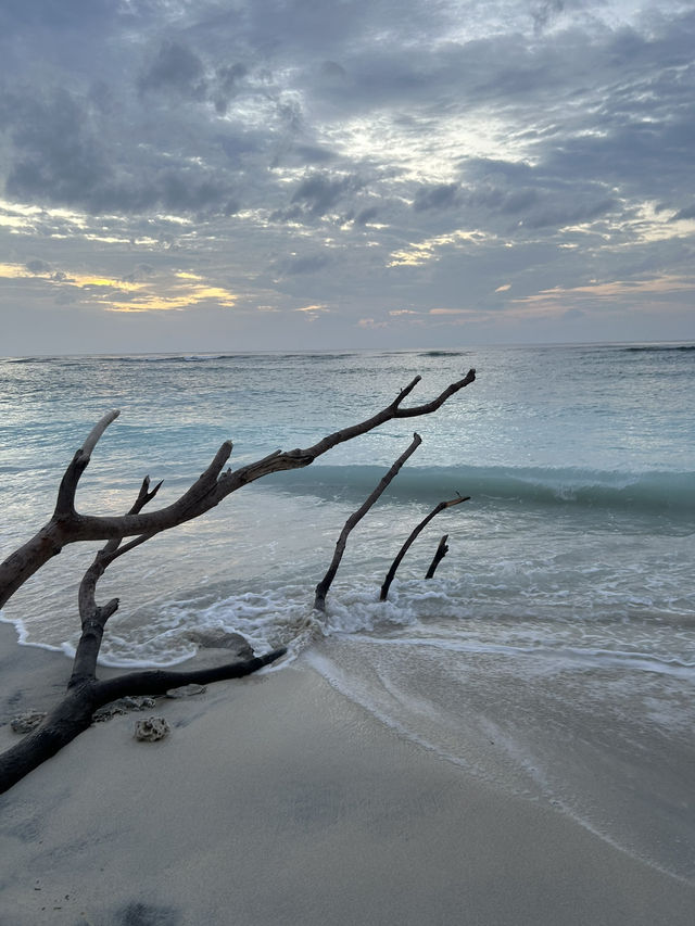 Gili Islands 100$: 3 Car-Free Islands with Turquoise Water & Soul-Healing Sunsets