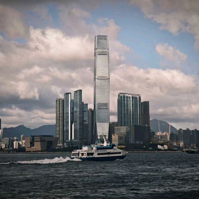 🌆 Hong Kong Contrasts: From Towers to Hidden Streets 🌙🚤 🌆 Hong Kong Contrasts: From Towers to Hidden Streets 🌙🚤