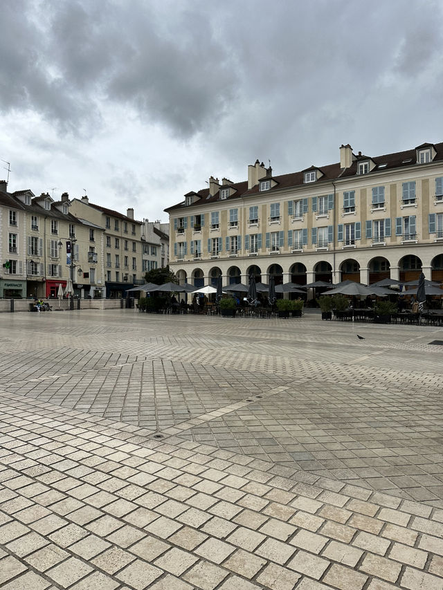 Modern French Town Tour: Exploring West of Paris  Modern French Town Tour: Exploring West of Paris