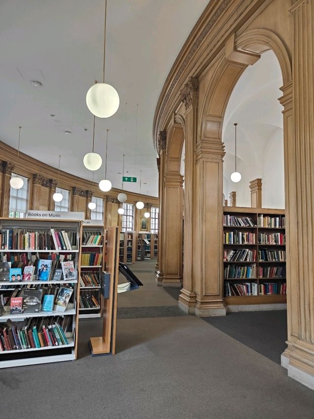 🏛️ Manchester Central Library: A Dome of Light and Layers of Knowledge