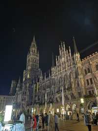 Night Munich: Illuminated Squares & Bavarian Vibes 🌙🏛️🍺