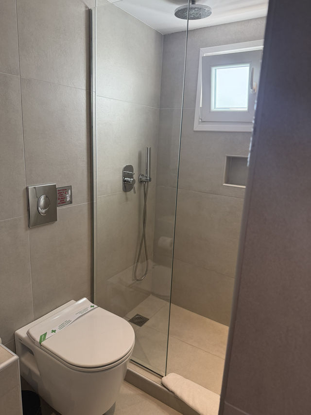 Suite with Sea View – Perfect Location with Stunning Sunset Views