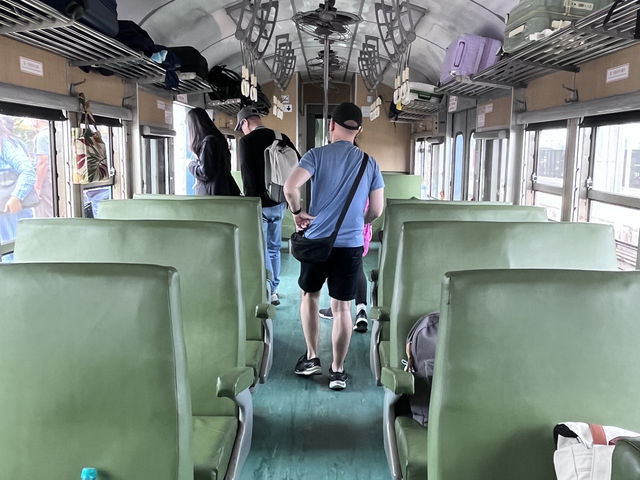 能解憂的藍皮解憂號觀光列車