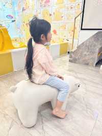 💰人均只需約 $100，就可以入住比卡超主題滑梯房🤩