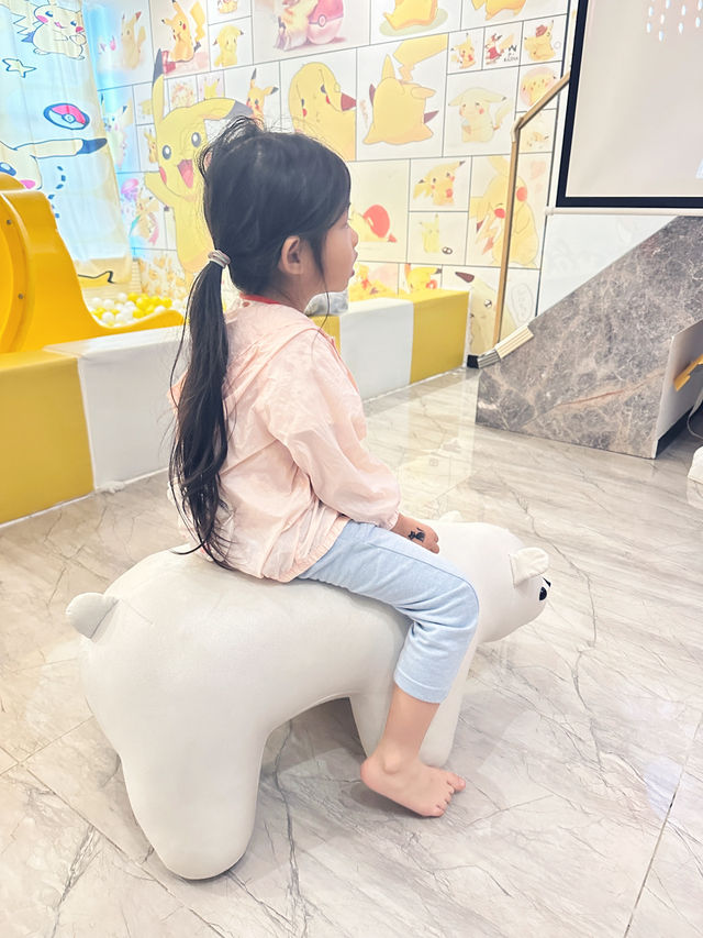 💰人均只需約 $100，就可以入住比卡超主題滑梯房🤩