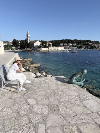 When it comes to Croatia's most dreamy resort destinations, Hvar Town is probably the first place that comes to mind for many! It's hailed as Croatia's "most" numerous islands—the most luxurious, the sunniest, and one of the most popular travel destinations. Strolling through Hvar under the blue skies and white clouds, you can enjoy the clear blue Adriatic Sea, surrounded by lush greenery and elegant white stone buildings. The entire town seems kissed by the sun, its scenery unbelievably beautiful. If you want to experience a slow-paced life, pure relaxation, and tranquility, this is the place to be!

Hvar Town Highlights

1. Romantic Seaside Promenade Stroll
With sunshine covering Hvar like free Wi-Fi every day, a leisurely walk along the seaside promenade is highly recommended. Feel the sea breeze, and gaze at the fishing boats and yachts dotting the pristine blue sea—it's all incredibly soothing. Taking photos of the seascape under the sunlight is absolutely stunning, especially in the morning and evening, when the light and shadow create unique and captivating effects.

2. Explore Hvar's Historic Architecture
Hvar's architecture is predominantly Western-style, with white stone walls gleaming under the blue sky. A visit to the Hvar Fortica offers panoramic sea views, while a leisurely afternoon is enjoyed with a coffee in the square in front of St. Stephen's Cathedral. For photography enthusiasts, the town's winding streets offer excellent vantage points.

3. Discover Natural Vegetation and Lavender Fields
Besides the sea, Hvar boasts pale purple lavender fields and evergreen olive, pine, and palm trees. June to August is lavender season; if time permits, rent a bicycle or walk to the fragrant Mimuri lavender fields outside town for photos and to breathe in the summer air.

4. Enjoy a Slow-Paced Market & Local Food Experience
The city center features local produce markets where you can try fresh olive oil, incredibly sweet melons, or dried figs. For lunch, we recommend enjoying local seafood pasta or black truffle risotto at a seaside restaurant, paired with a glass of local Hvar white wine – perfect for a truly unforgettable experience.


Practical Information

Attraction Name: Hvar

Address: 21450, Hvar, Croatia

Transportation: A ferry ride from Split takes approximately 1 hour and 40 minutes to reach Hvar. The main attractions are within walking distance of the city center.


Pre-trip Tips

1. Hvar is sunny and perfect for relaxing in the sun, but remember to wear sunscreen!

2. Shops and restaurants on the island usually open around noon, so take your time in the morning for a leisurely stroll along the beach!

3. Prices on the island are relatively high compared to other Croatian cities, so it's advisable to book your accommodation and meals in advance. You can also explore the local markets for hidden gems.

4. Summer is peak season, so it gets very crowded. Plan your walks in the morning or evening for a more tranquil experience of the coastal scenery.

Hvar is the kind of island where you can completely slow down, letting your eyes and heart soak in the sunshine, the architecture, and the sea. Spending an afternoon simply strolling around the town, doing absolutely nothing, is a luxurious experience.

#Hvar #CroatiaTravel #IslandLife #SlowLivingWalking #SunnyHoliday