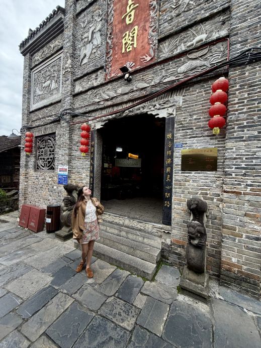 A Tiny Temple with a Surprising Detail in Furong Ancient Town 🇨🇳