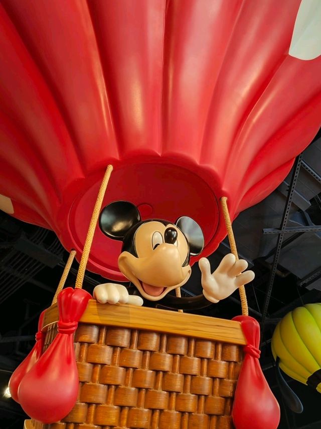 Heyyyy here we are at Disney Storeeee